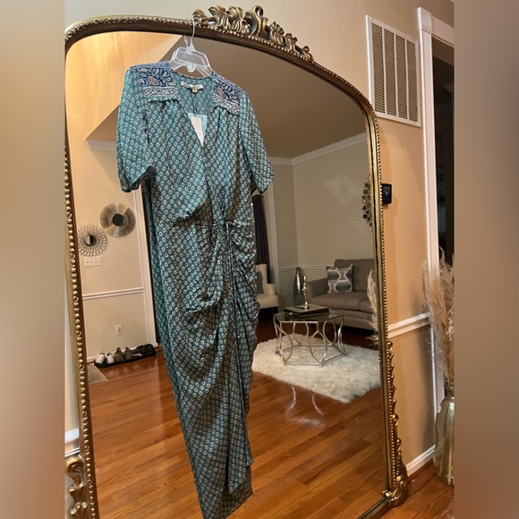 **SOLD** Veronica Beard Mariposa Dress
Size 6 - Sea glass Color Multi - Picture 6 of 11